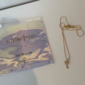 Electric picks palm tree necklace